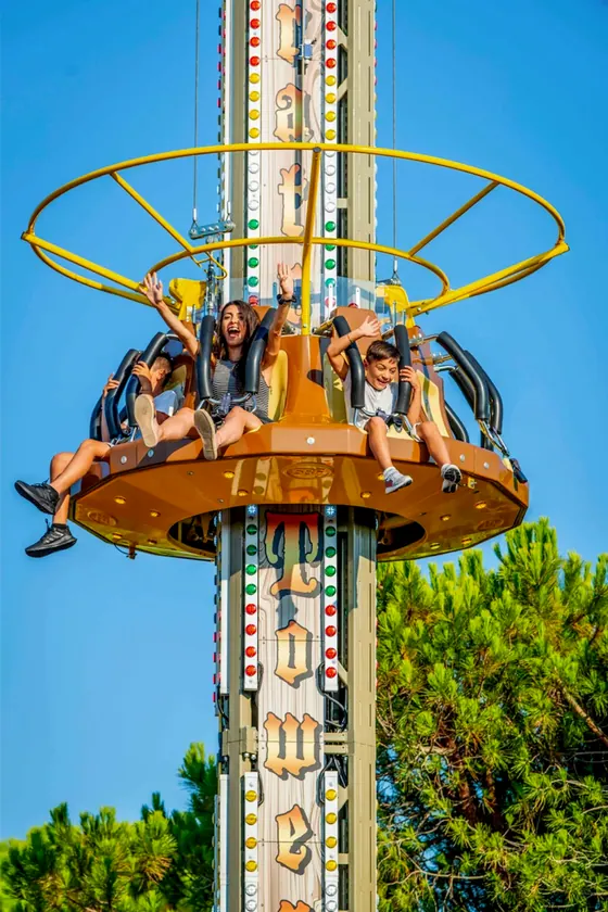 Drop Tower 8 Seats 7-12 m amusement ride — photo 4 by XL Amusement Ride factory