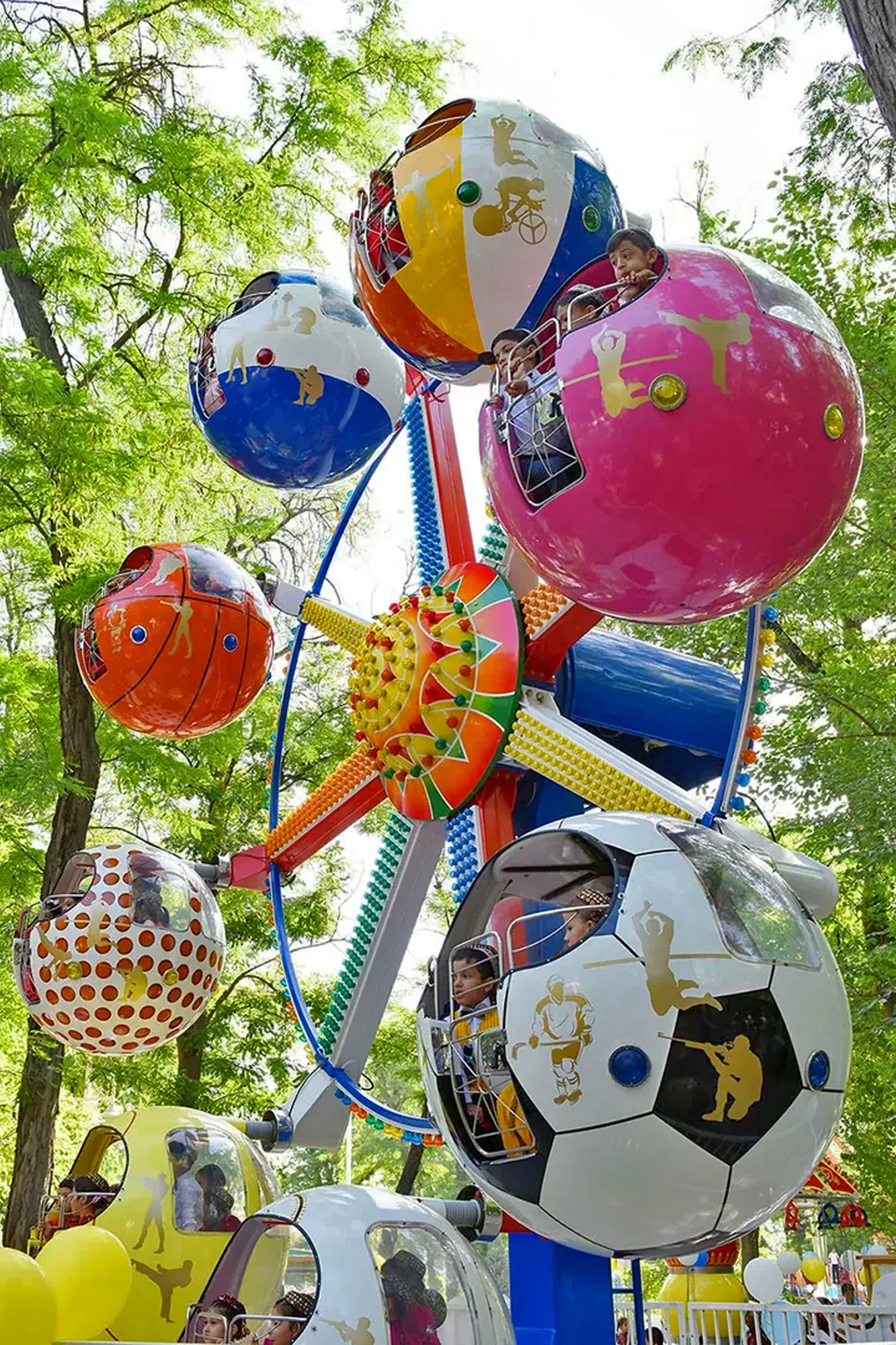FERRIS WHEEL 10M — Ferris Wheels ride for sale from XL Rides amusement ride manufacturer, China