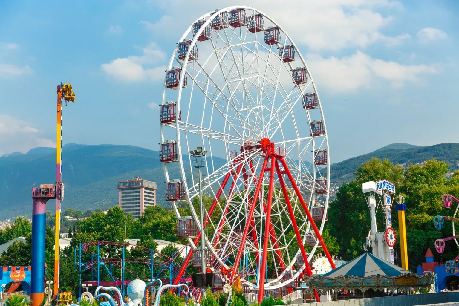 FERRIS WHEEL 40M — Ferris Wheels ride for sale from XL Rides amusement ride manufacturer, China