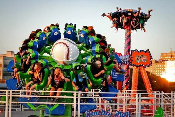Reverse Time 12 amusement ride — photo 4 by XL Amusement Ride factory