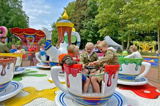 TEA CUPS 6M amusement ride for sale — manufactured by XL Rides (Henan Xinlong Amusement Equipment Co., Ltd.)