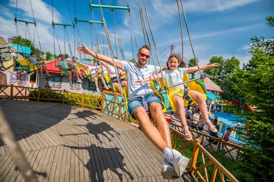 Family Swinger amusement ride — photo 3 by XL Amusement Ride factory