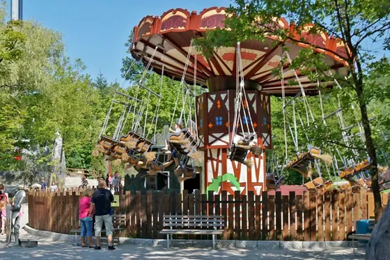 Flying Chair 1 amusement ride — photo 4 by XL Rides factory