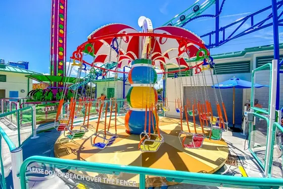 Flying Chair 6 amusement ride — photo 3 by XL Rides factory